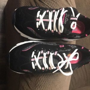 Sketchers wide fit memory foam size nine
